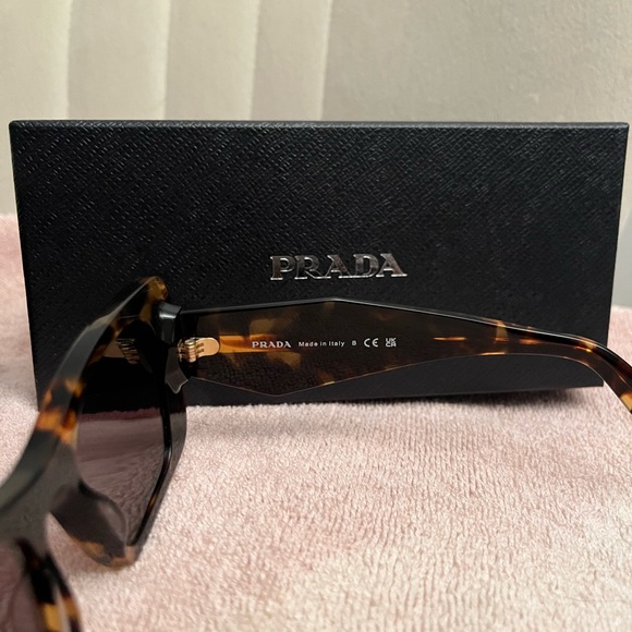 Prada Sunglasses - Picture 5 of 10